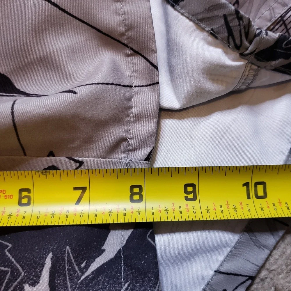 AFTCO Bluewater Shorts Mens 30 Black‎ White Hawaiian Floral Hibiscus Pockets